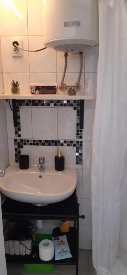 Apartman Goga Draga Bašćanska Exteriör bild