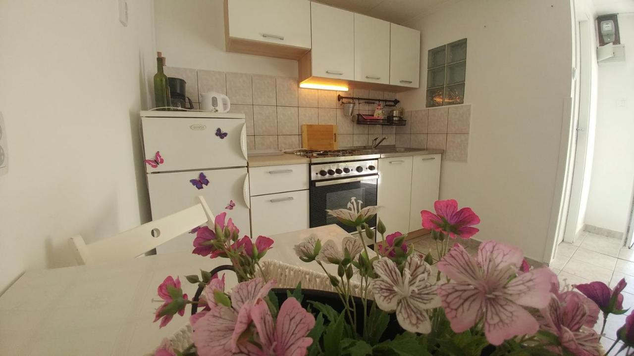 Apartman Goga Draga Bašćanska Exteriör bild